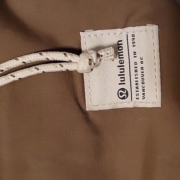 Lululemon nylon crossbody - Picture 2 of 4